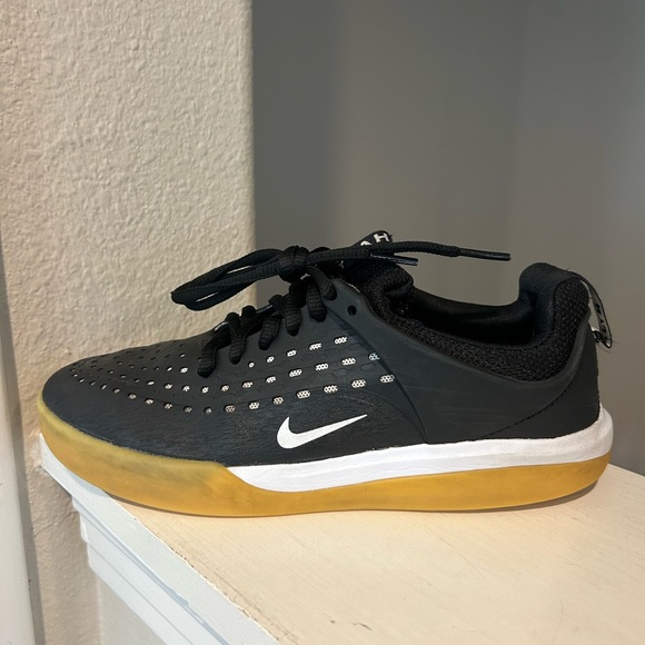 Nike Zoom Nyjah 3 SB Shoes Black White Gum Buttons DV7896-001 Men's/Youth 5.5Y - Picture 6 of 9